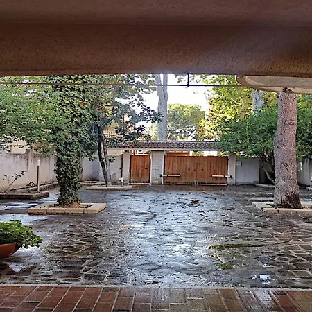 In Iris, Con Patio Ad Uso Esclusivo, Parcheggio Privato In Giardino, In Centro Citta Апартаменты