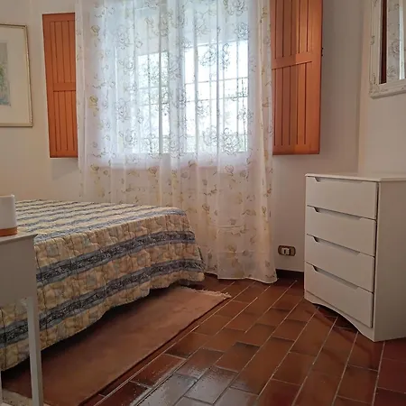 In Iris, Con Patio Ad Uso Esclusivo, Parcheggio Privato In Giardino, In Centro Citta Апартаменты
